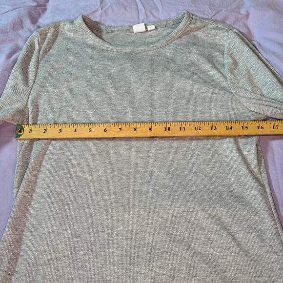 Gap Women's size Large Gray Metallic Silver Thread Long Sleeve Knit Top - Picture 6 of 8